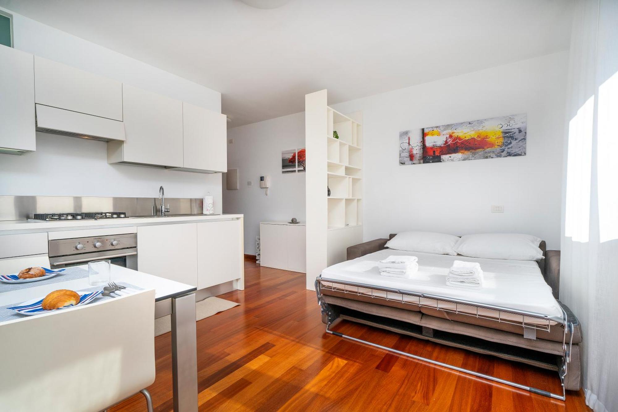 Corner Apartment *